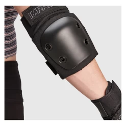 IMPALA Pack Protecciones Black -Skateboard Shop img 40032 f8470f9c846f32fe9bdc70ef79158589 1